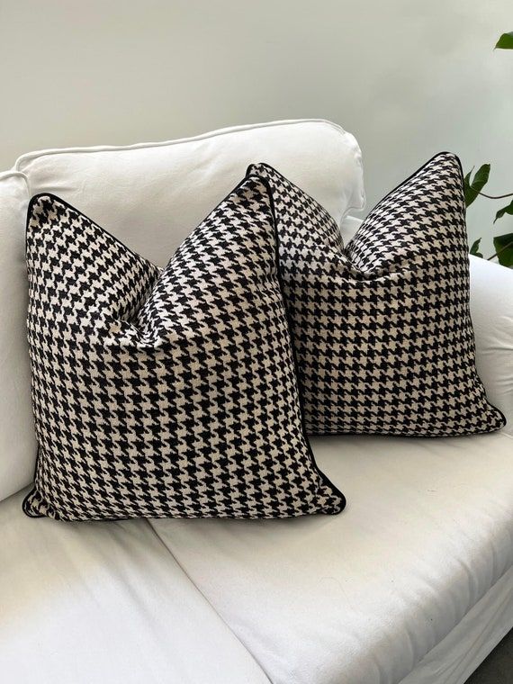 Houndstooth scatter cushion